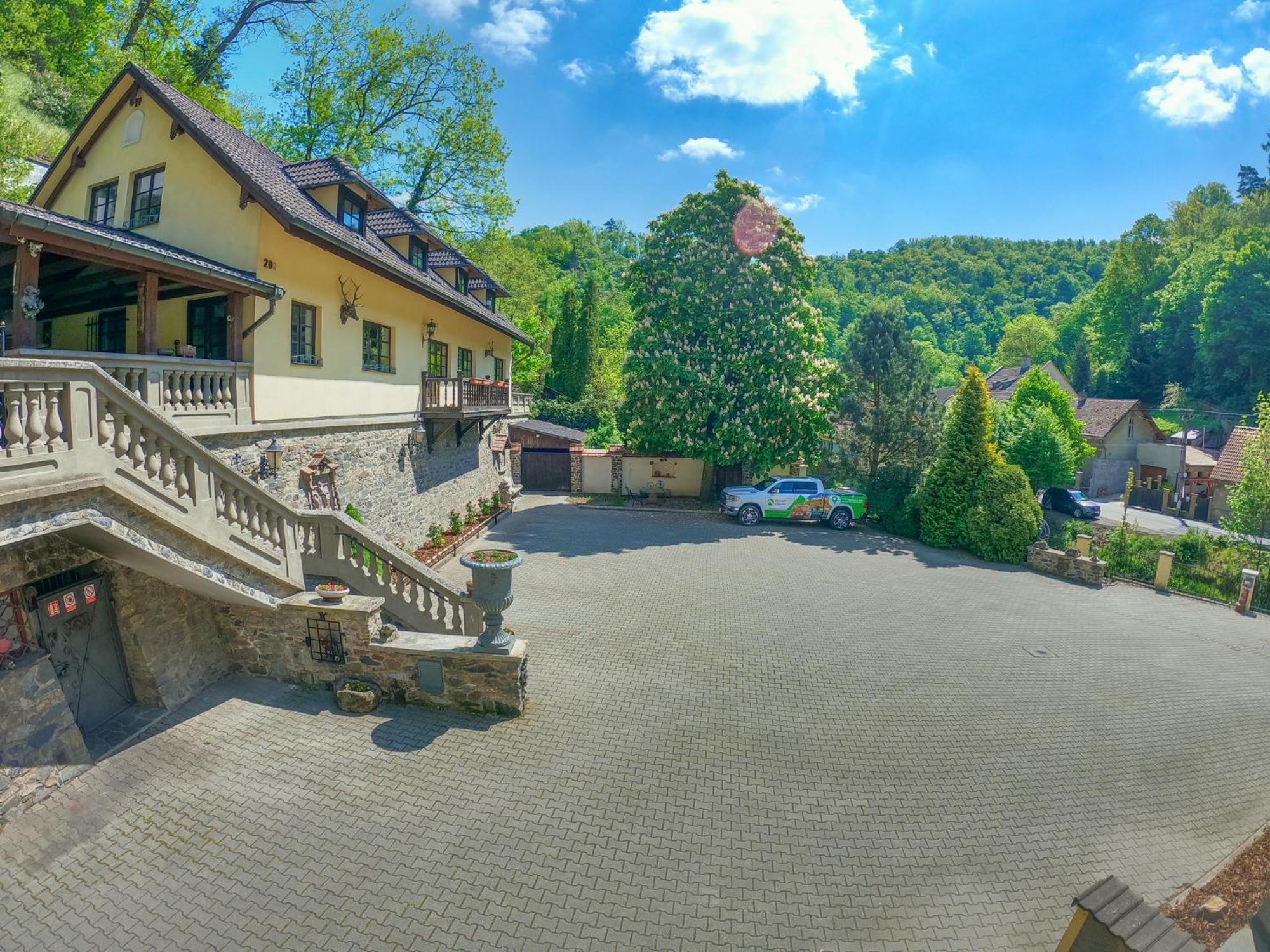 Resort U Jelena Křivoklát Zewnętrze zdjęcie