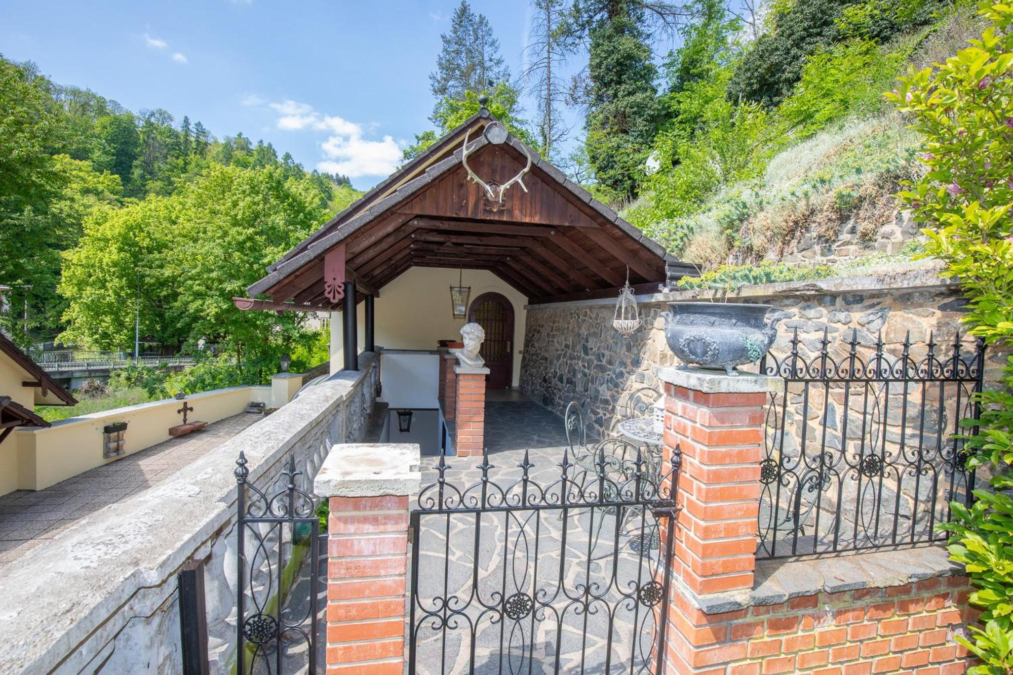 Resort U Jelena Křivoklát Zewnętrze zdjęcie