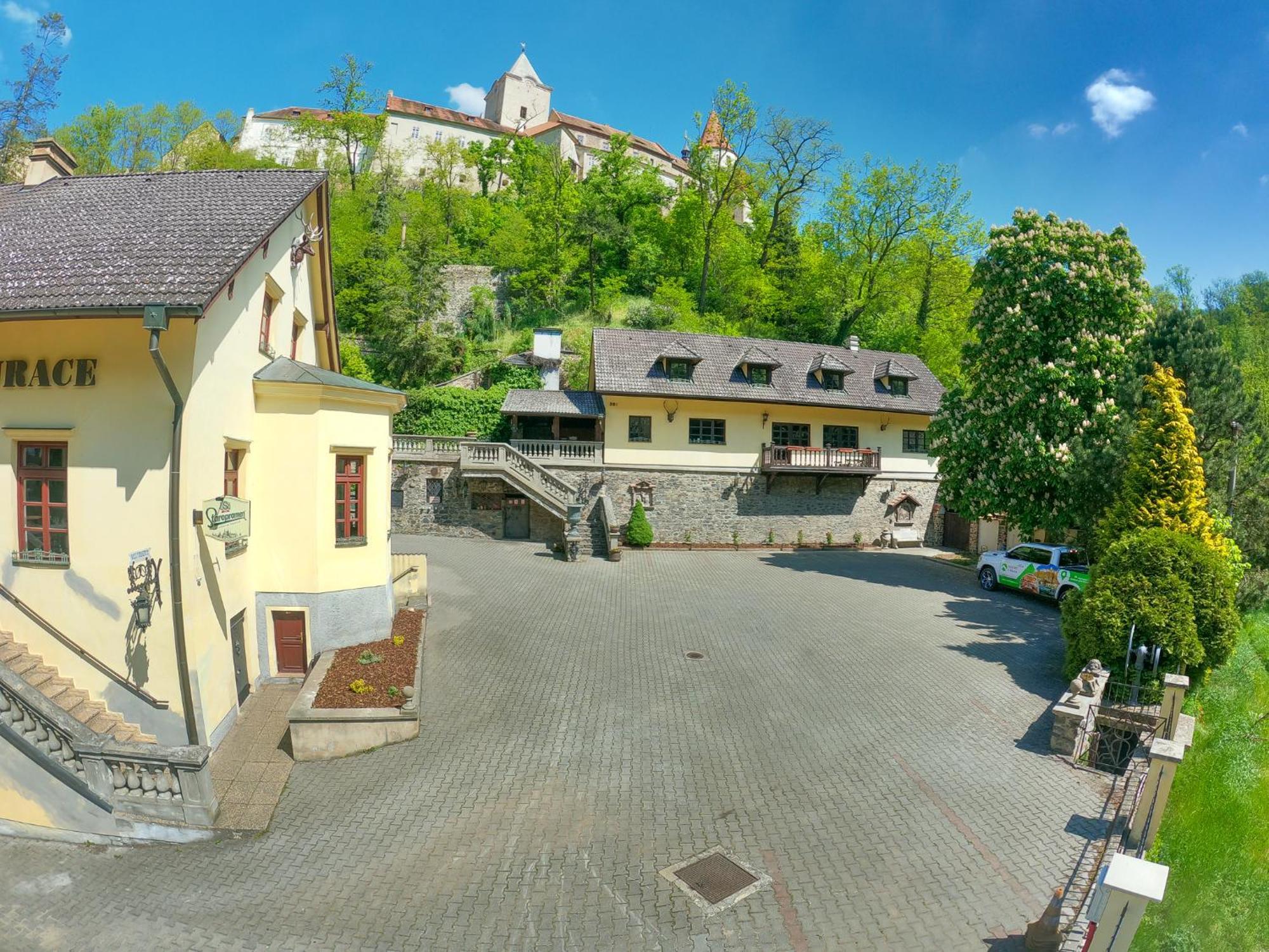 Resort U Jelena Křivoklát Zewnętrze zdjęcie