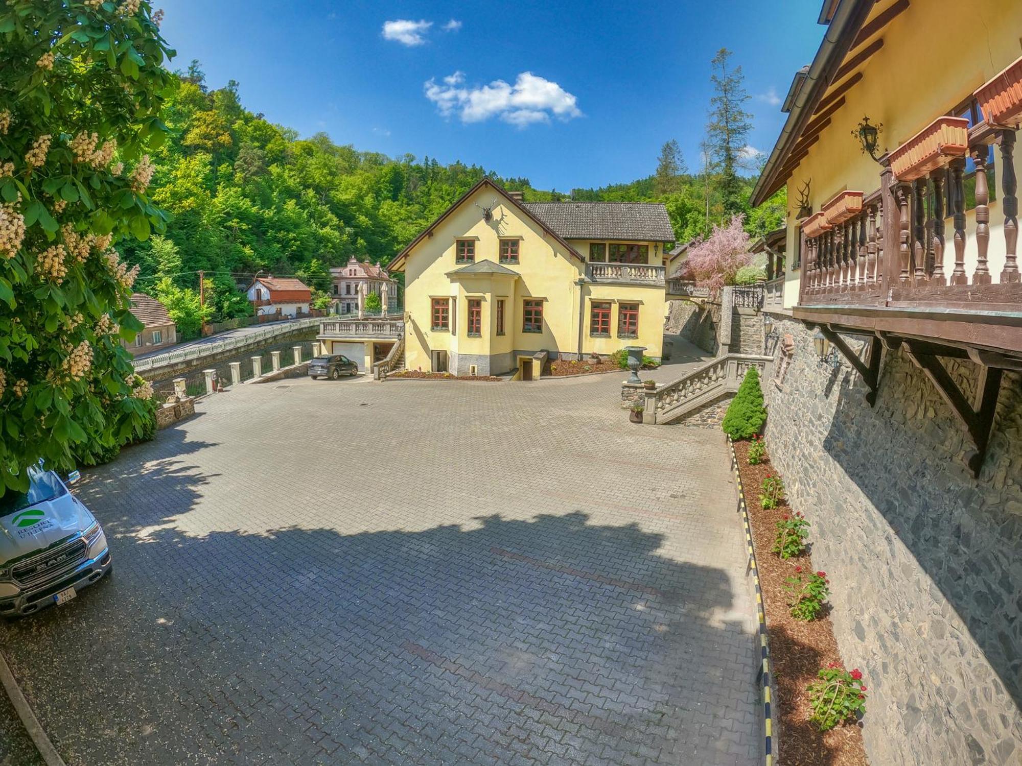 Resort U Jelena Křivoklát Zewnętrze zdjęcie