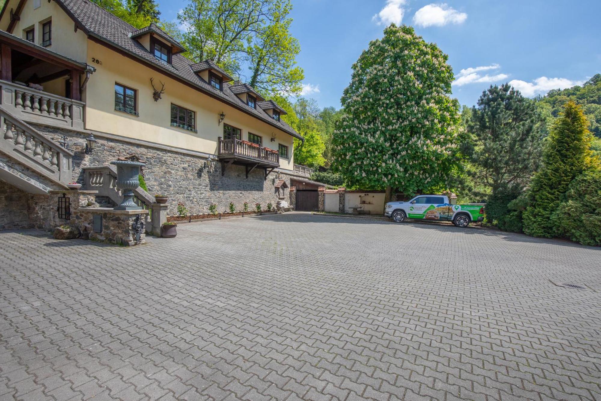 Resort U Jelena Křivoklát Zewnętrze zdjęcie